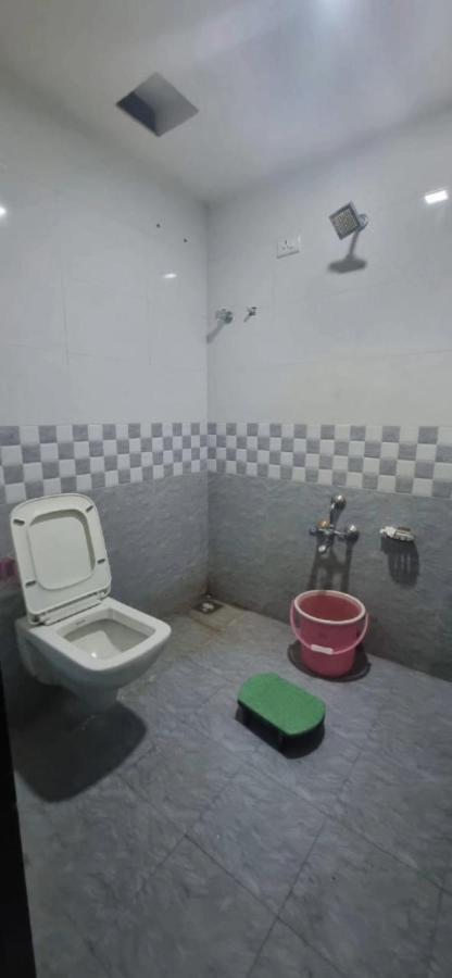 Hotel Jay Bhawani Ahmedabad Bagian luar foto